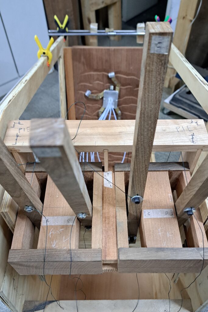 Escalatrónico7000 construcción